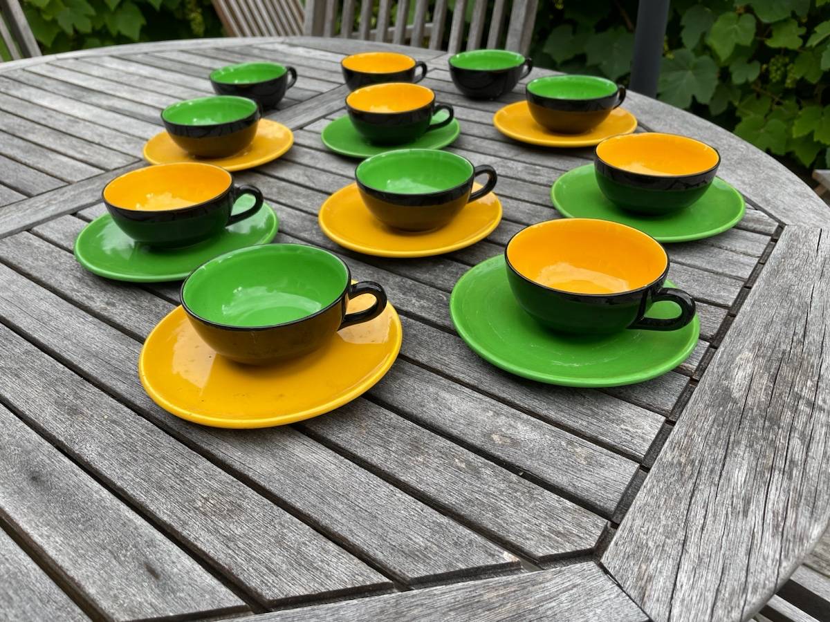 Service à café multicolore vintage