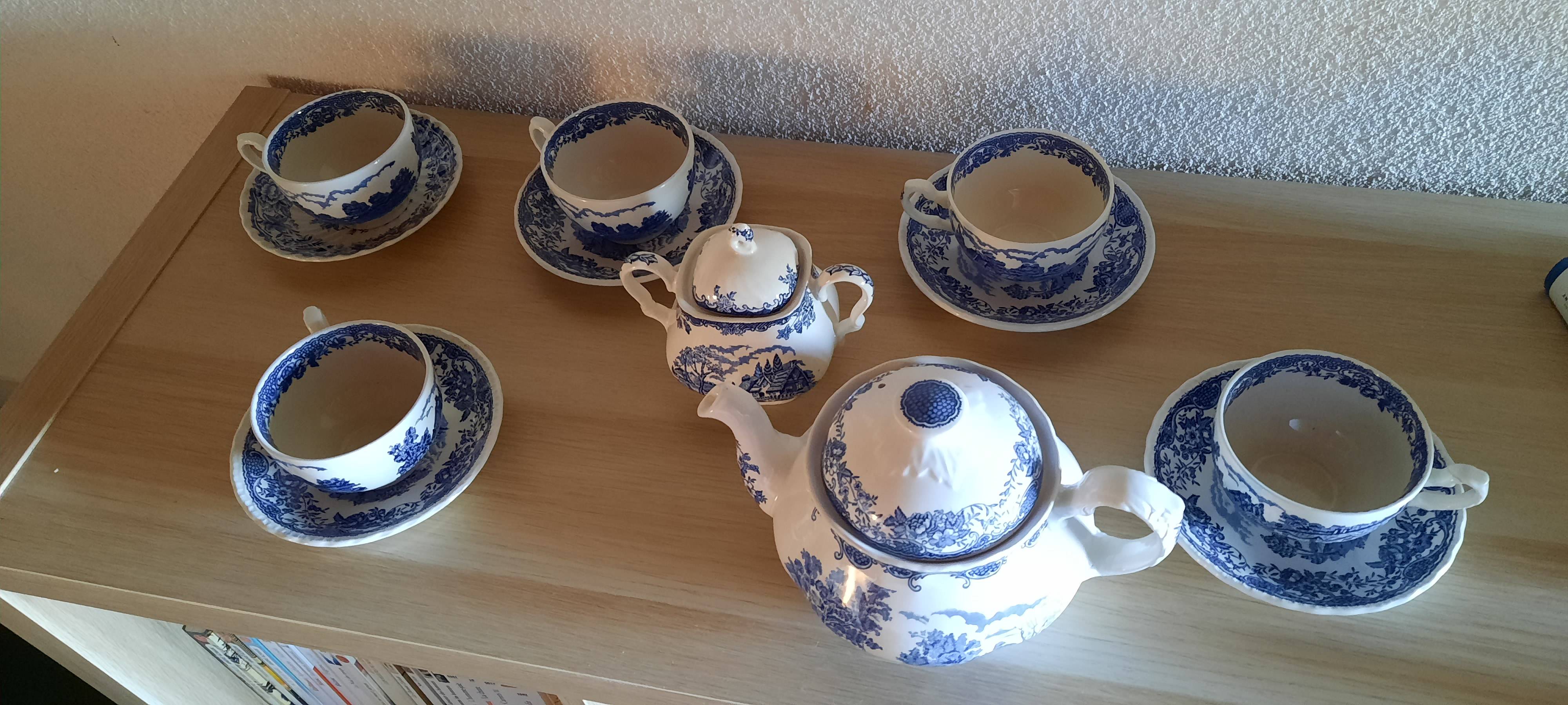 Service à thé Royal Tudor Ware Staffordshire on Gens de Confiance