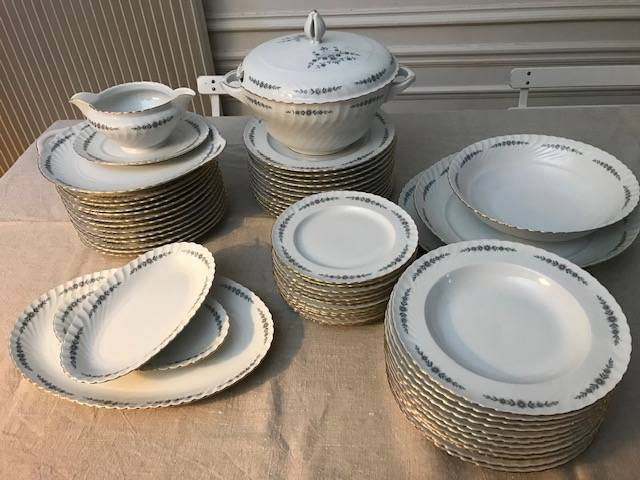 Service de table complet 83 pièces Avout 100% Porcelaine Blanc liseré Or