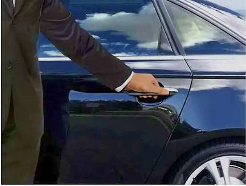 Propose services de chauffeur privé conduisant votre voiture