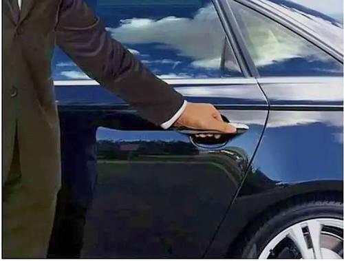 Propose services de chauffeur privé conduisant votre propre voiture