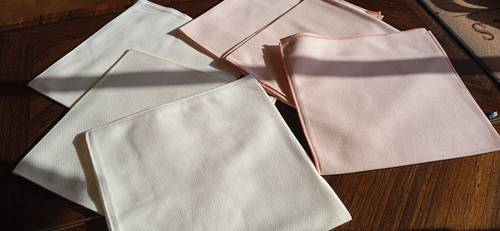 Lot de 6 serviettes de table neuves (3 blanches et 3 roses)