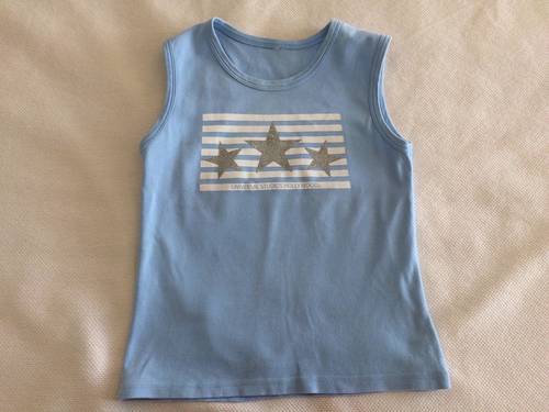 T-shirt bleu ciel avec étoiles argentées taille XS