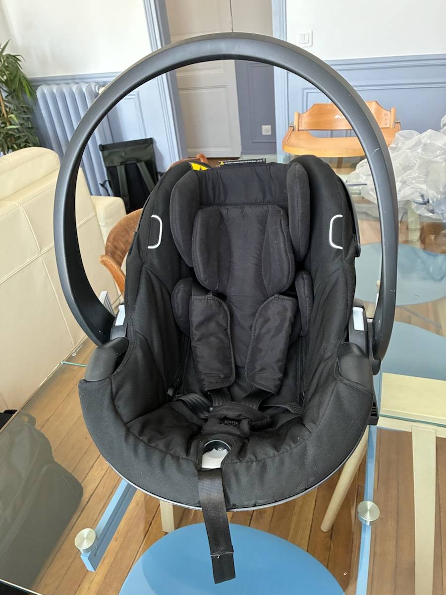 Vends siège auto Yoyo Babyzen avec couverture pluie et adaptateurs
