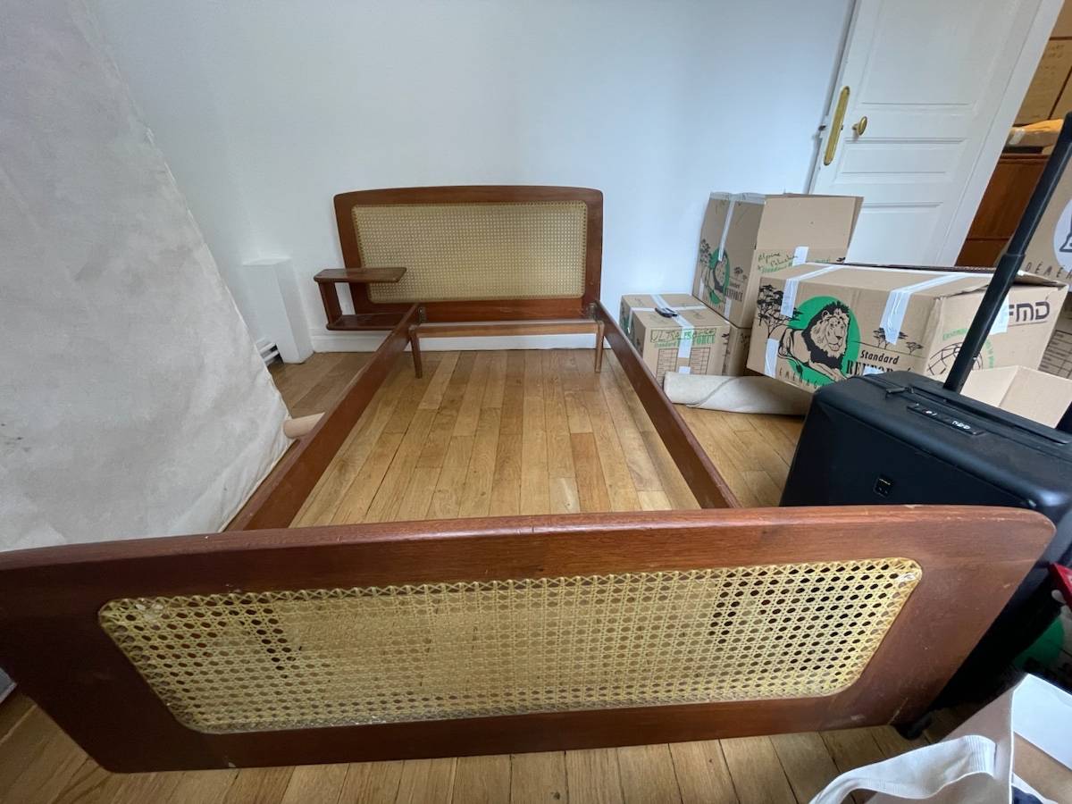 Lit simple scandinave années 60