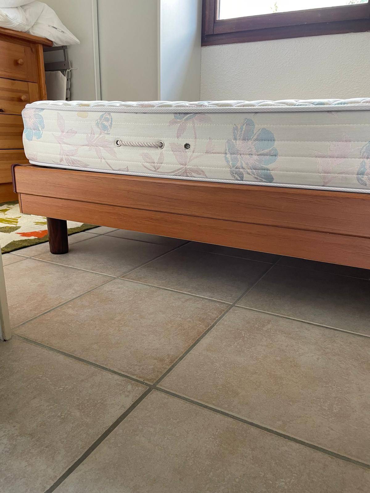 A vendre sommier en 140 en bois Epéda