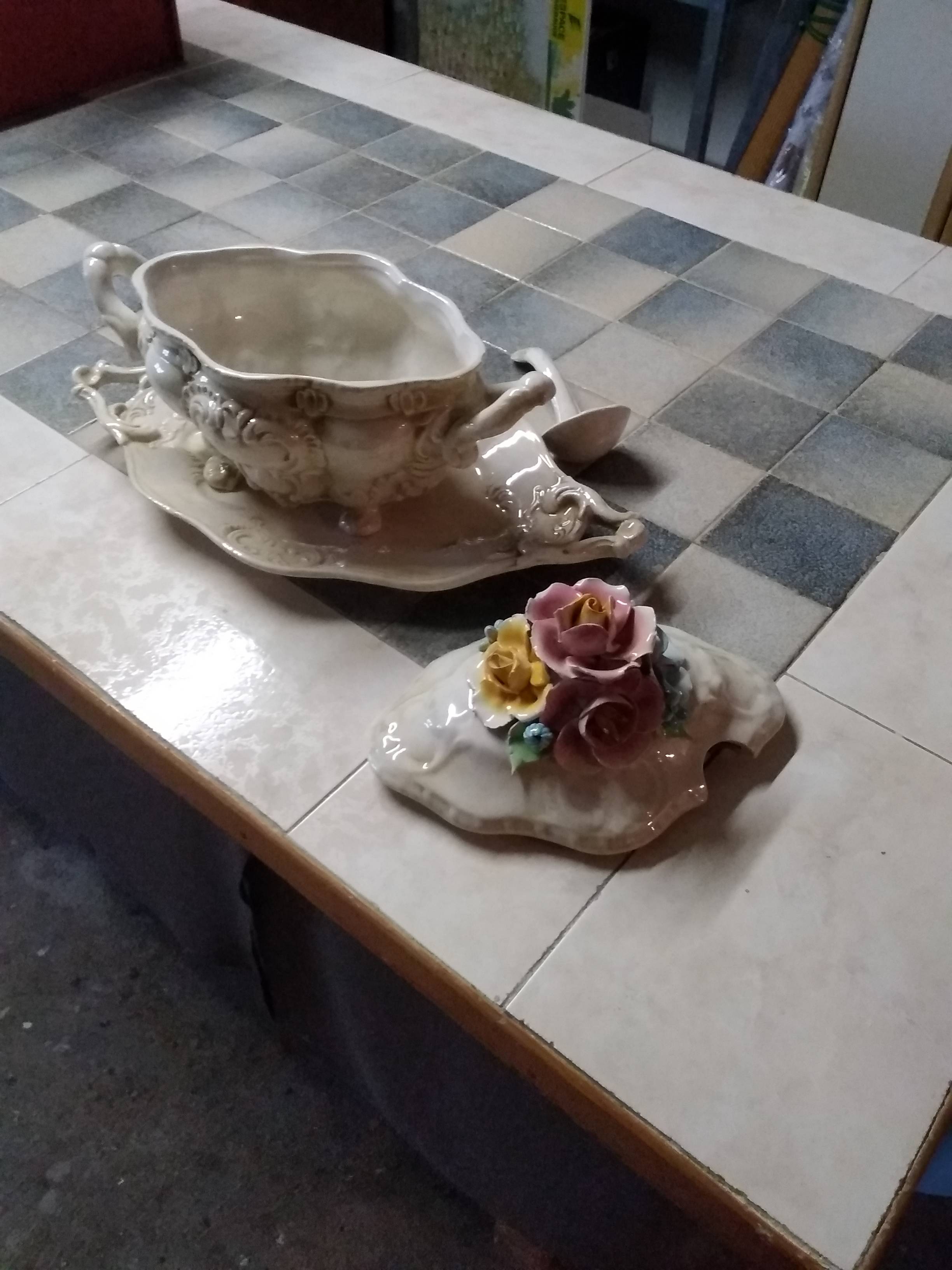 Vends Soupière ancienne