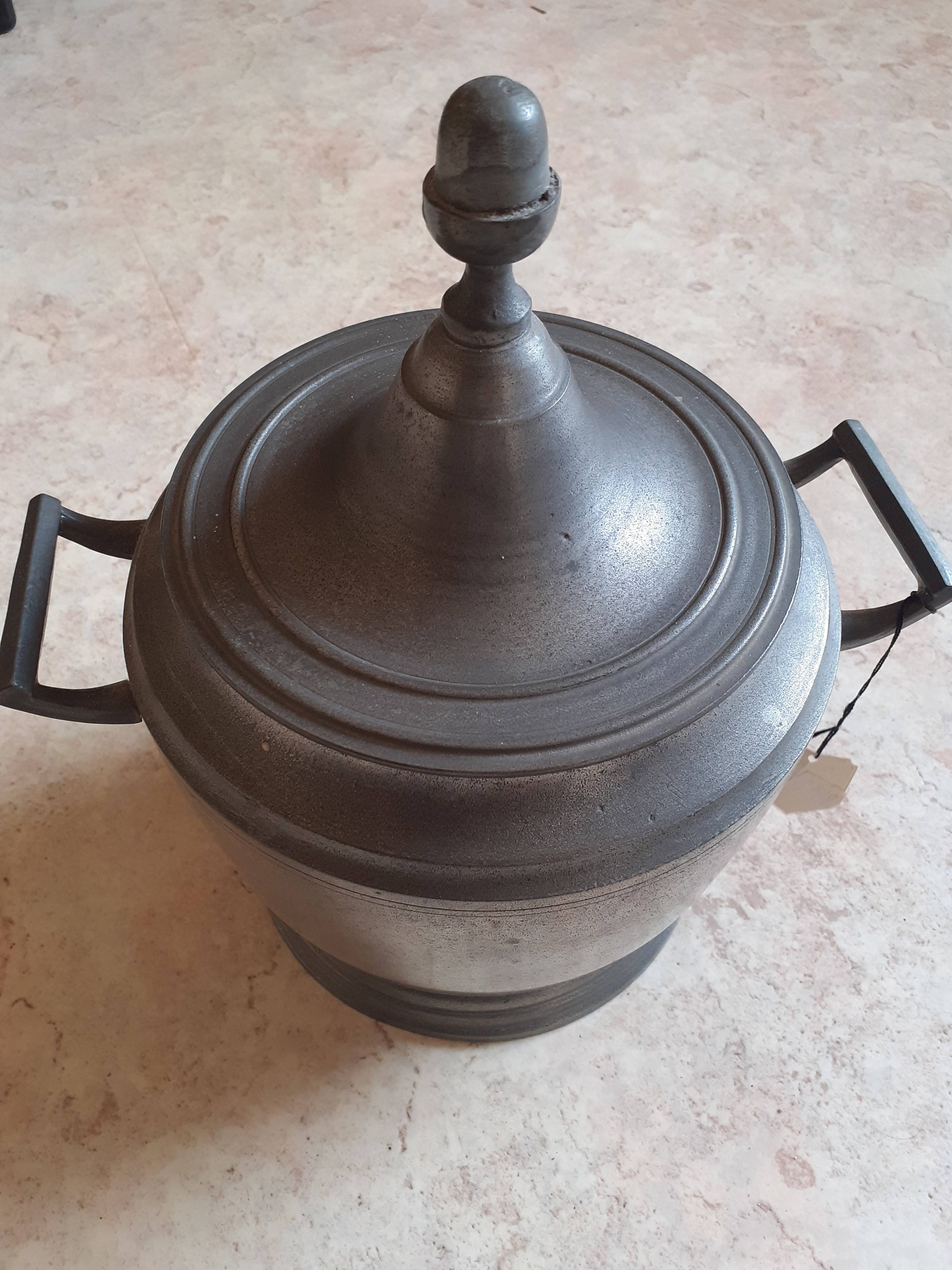 Soupière en étain