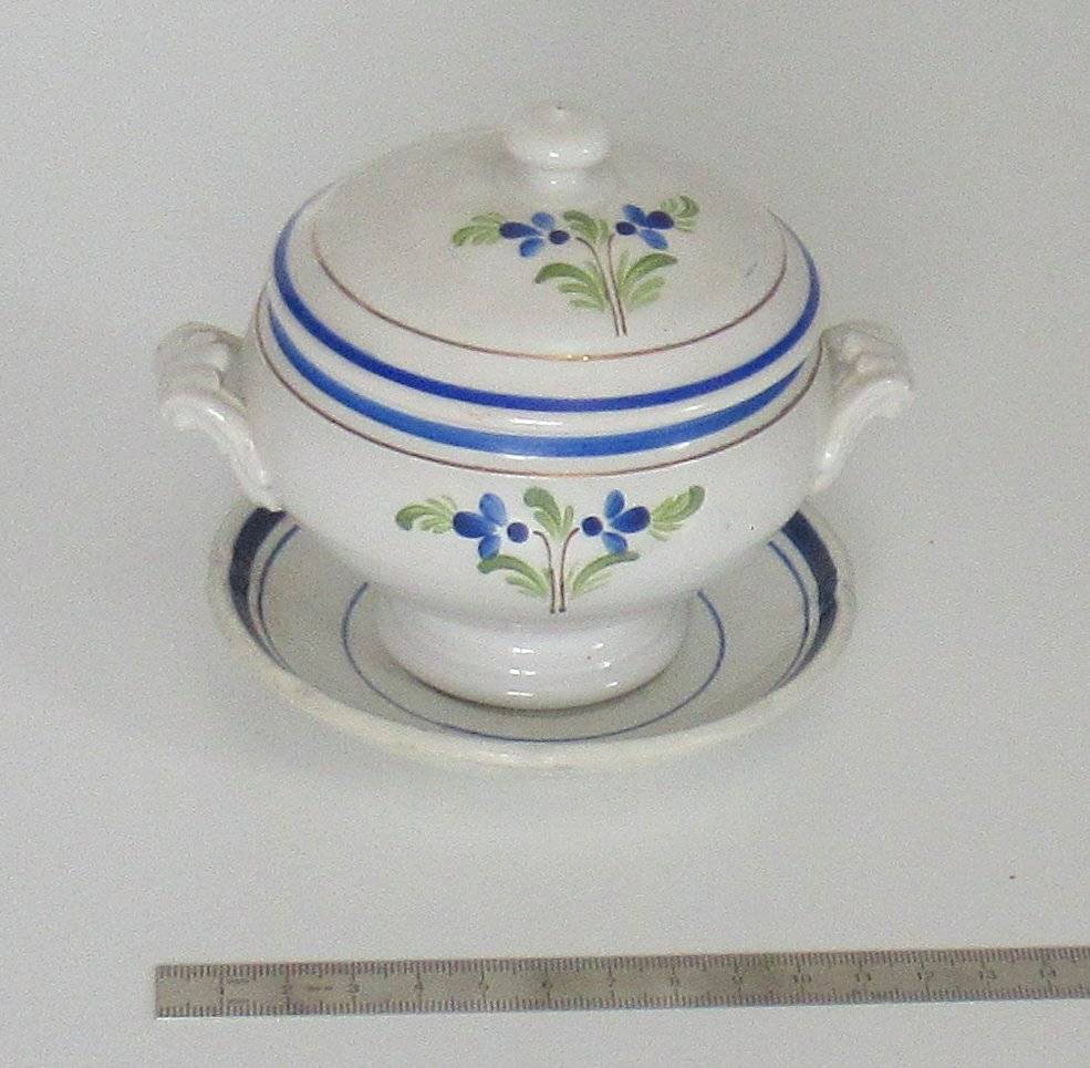 Soupière de poupée