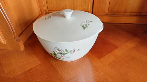 Vends soupière / saladier avec couvercle vintage décor marguerites