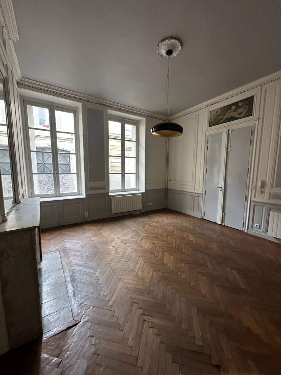 Vends appartement 59m² spacieux avec charme dans un immeuble ancien