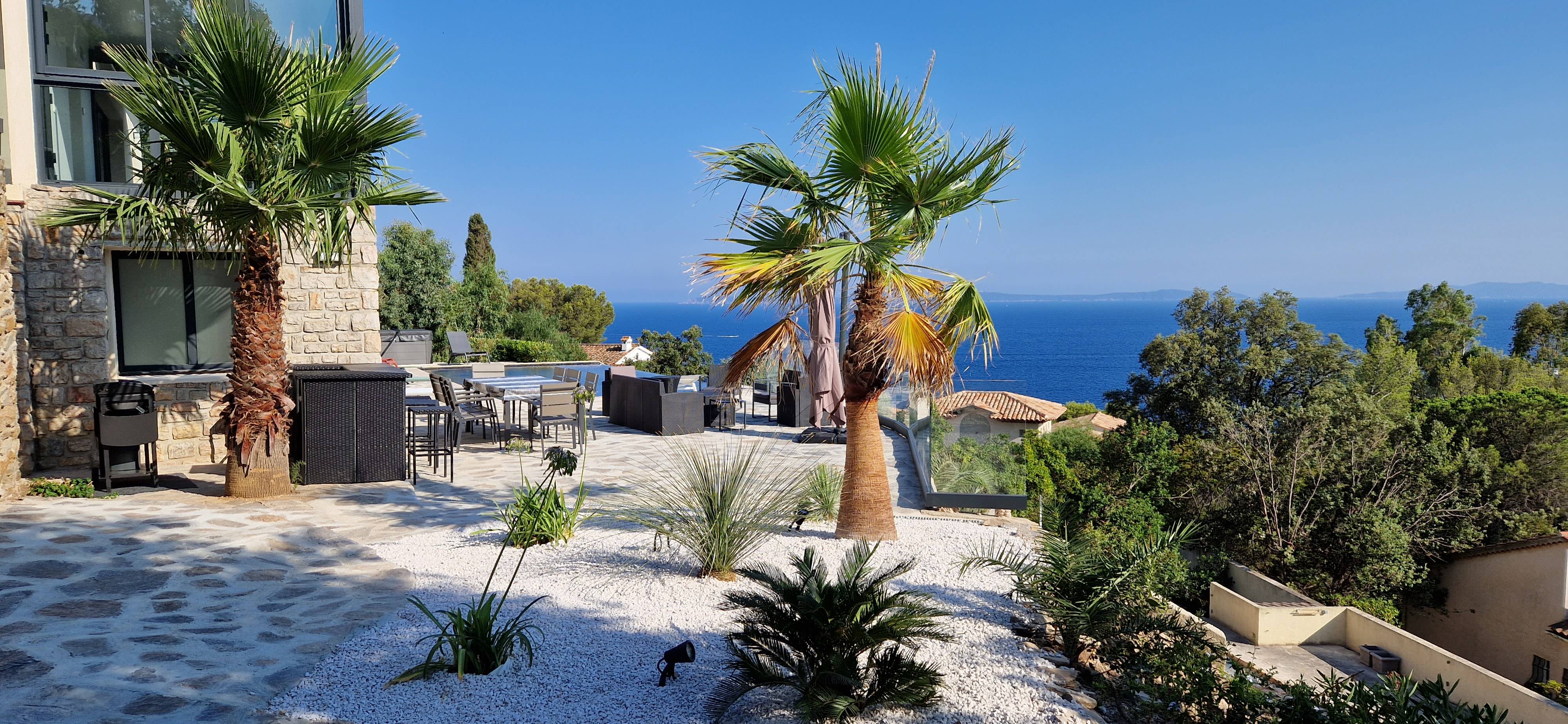 Loue villa splendide vue mer 180° à 500m de la plage - 10 couchages - Le Lavandou (83)