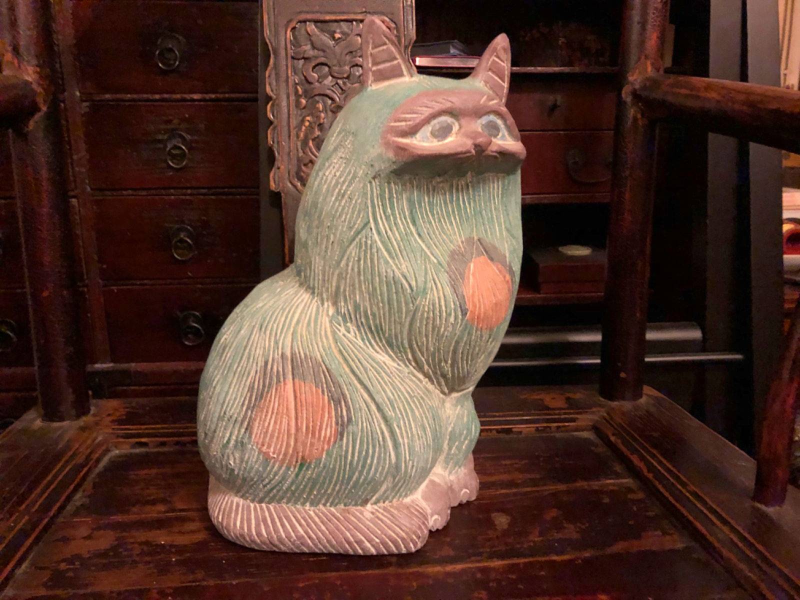 Statue de chat en bois