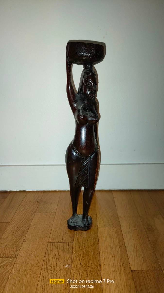 Statuette africaine bois noir - femme porteuse d’eau