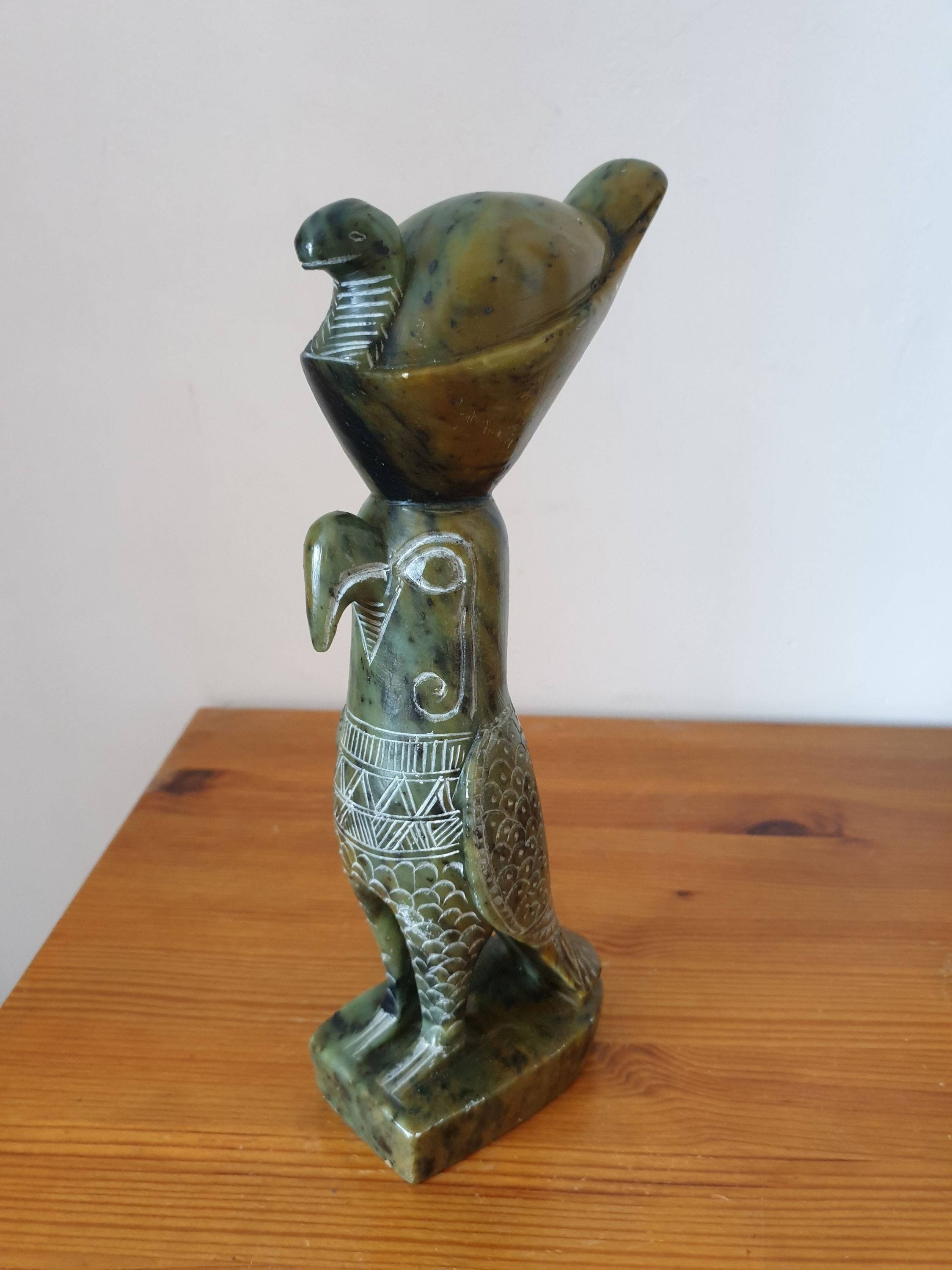 Statuette relique Egyptienne du dieu Horus en pierre verte lourde (2kg) sculptée 30 cm