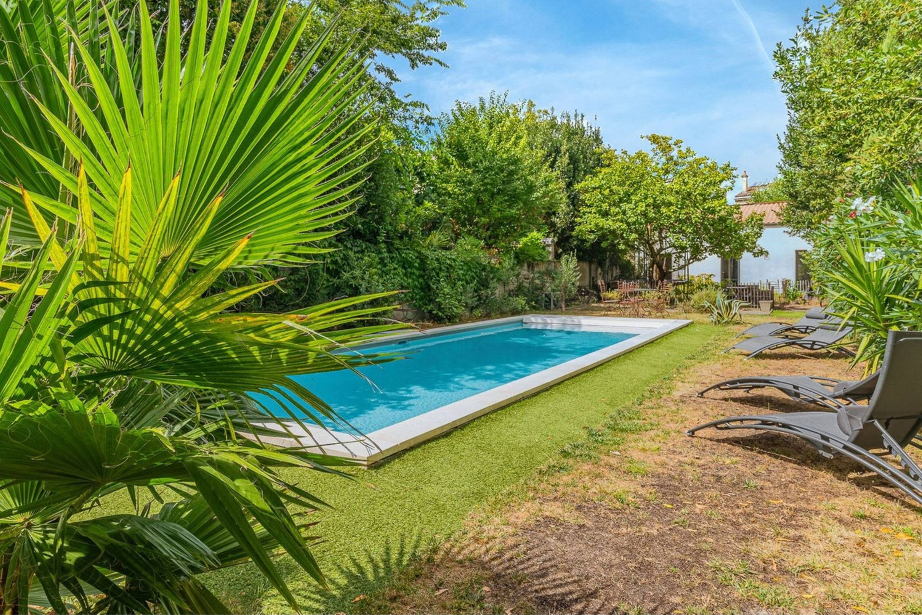 Loue maison familiale en plein centre de Bordeaux avec jardin et piscine - 8 couchages
