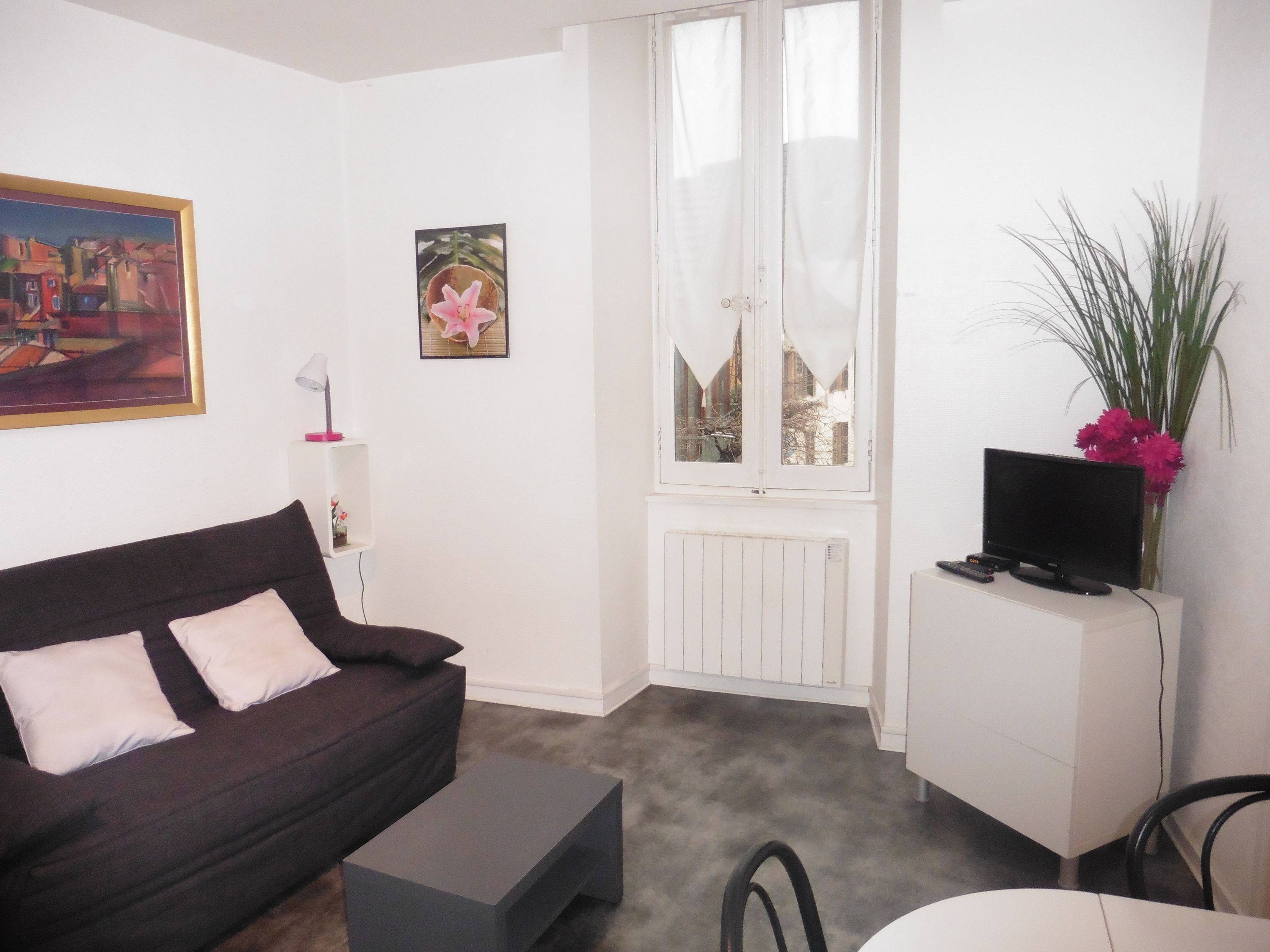 Loue studio meublé centre Aix les Bains