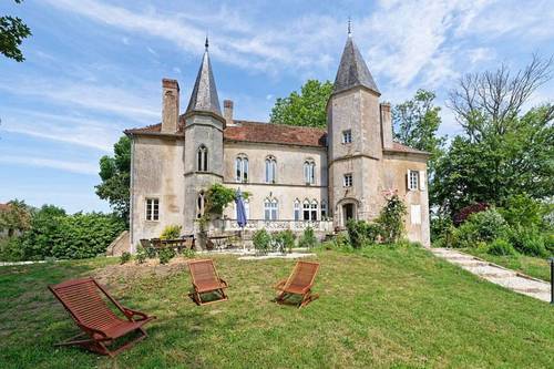 Loue studio au château de Millery 5 couchages - Saint-Forgeot (71)