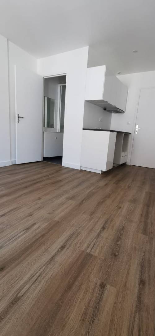CERGY VILLAGE (95) Loue Studio 16m² Entièrement rénové