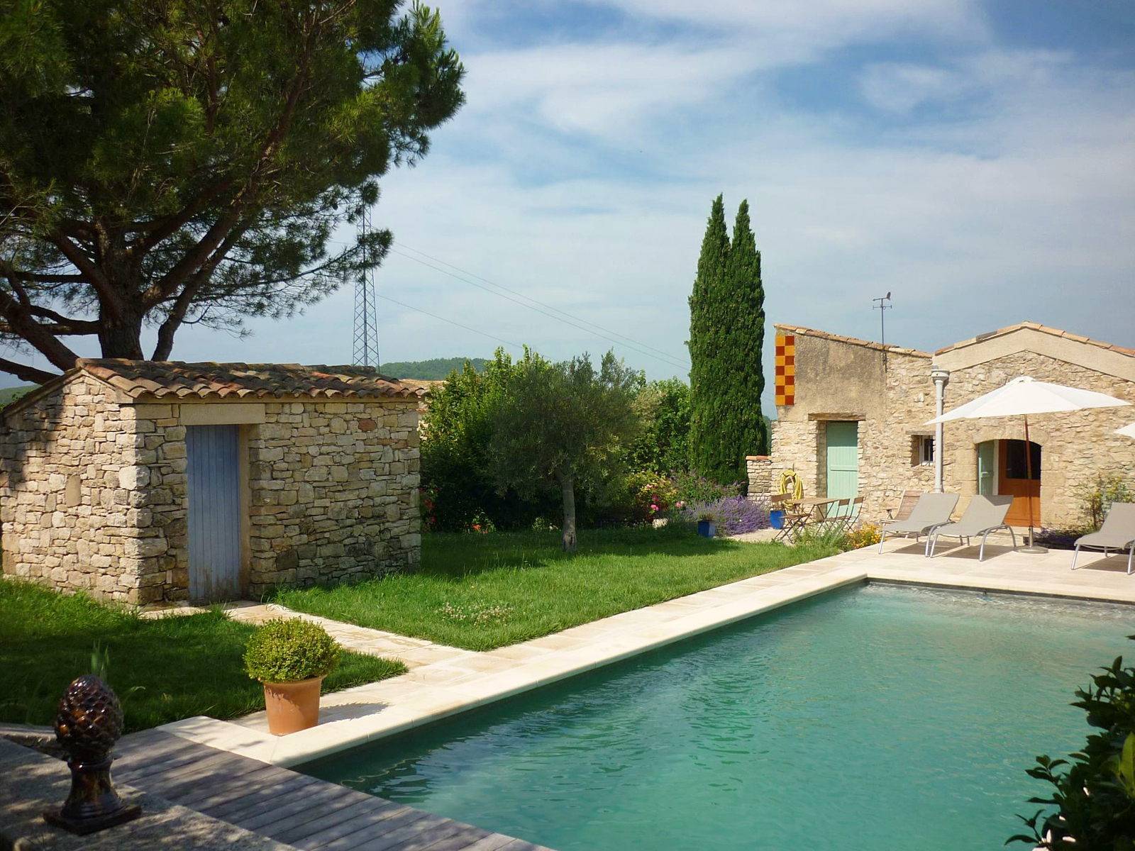 Loue maison indépendante dans vieux mas avec accès piscine - 1 chambre, 2 couchages - Viens (84)