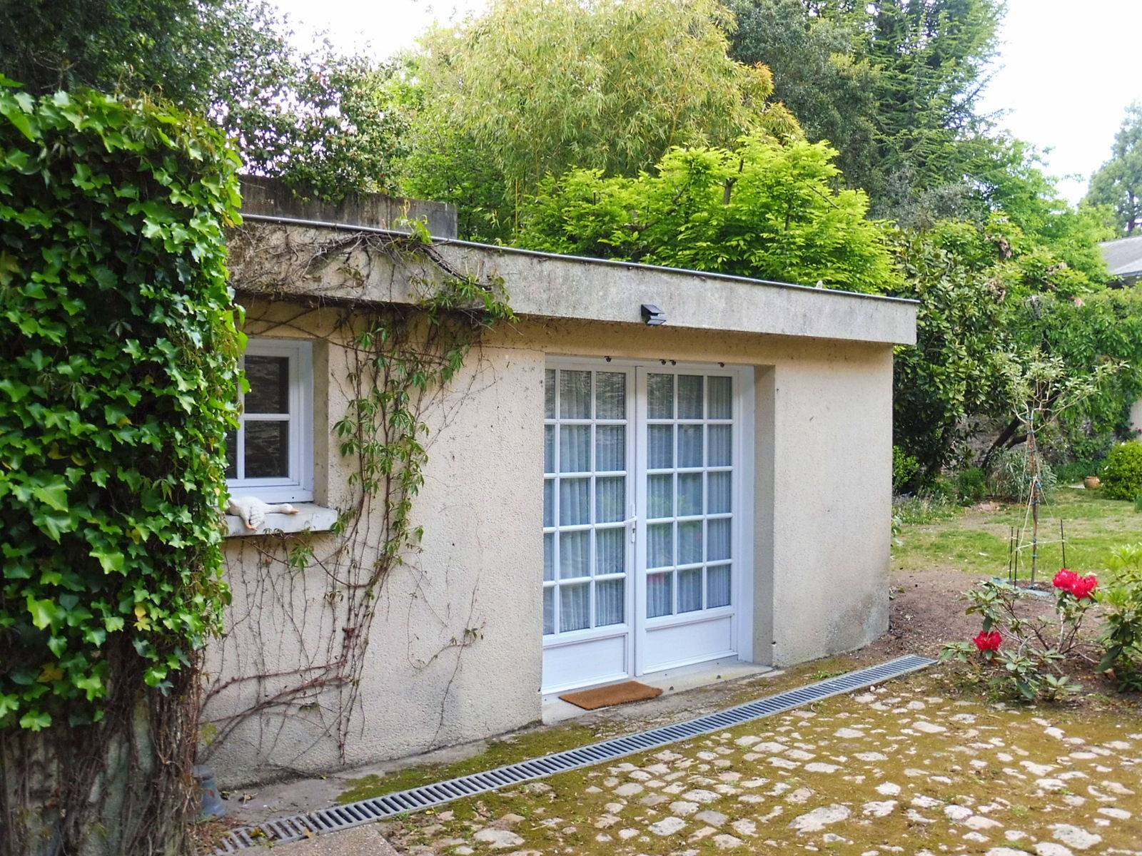 Loue studio meublé 17m², Angers centre, donnant sur jardin