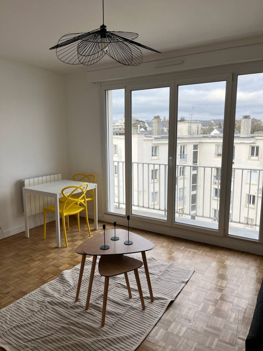 Loue appartement 26m² studio meublé et équipé entièrement rénové dans résidence de standing Nantes centre