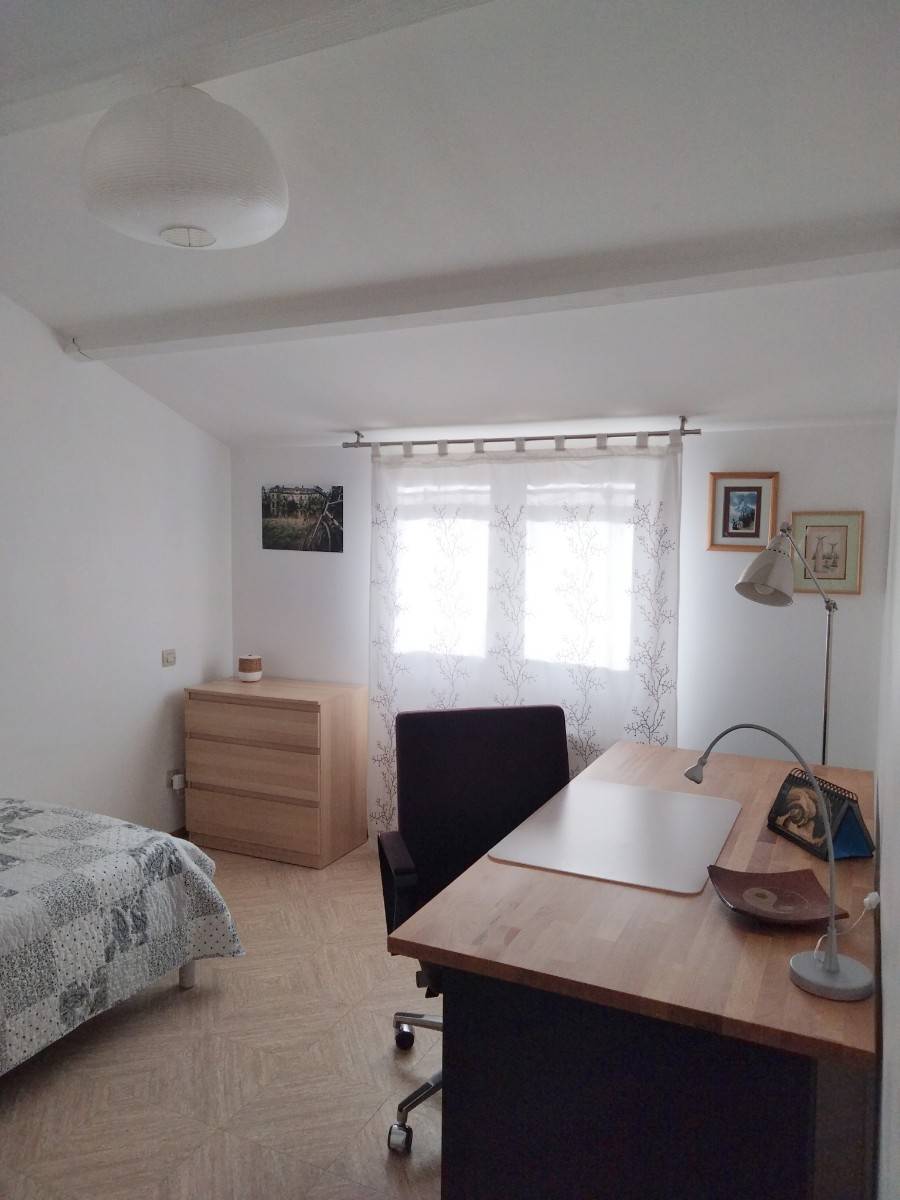 Loue chambre meublée 11m²  Castelnau-le-Lez.Cuisine  équipée, salle de bain et WC séparés à partager