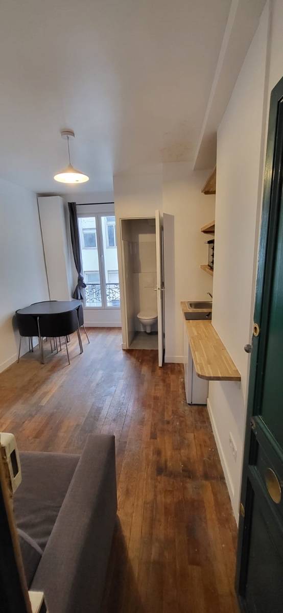 Loue studio meublé Paris 9ème - 13m²