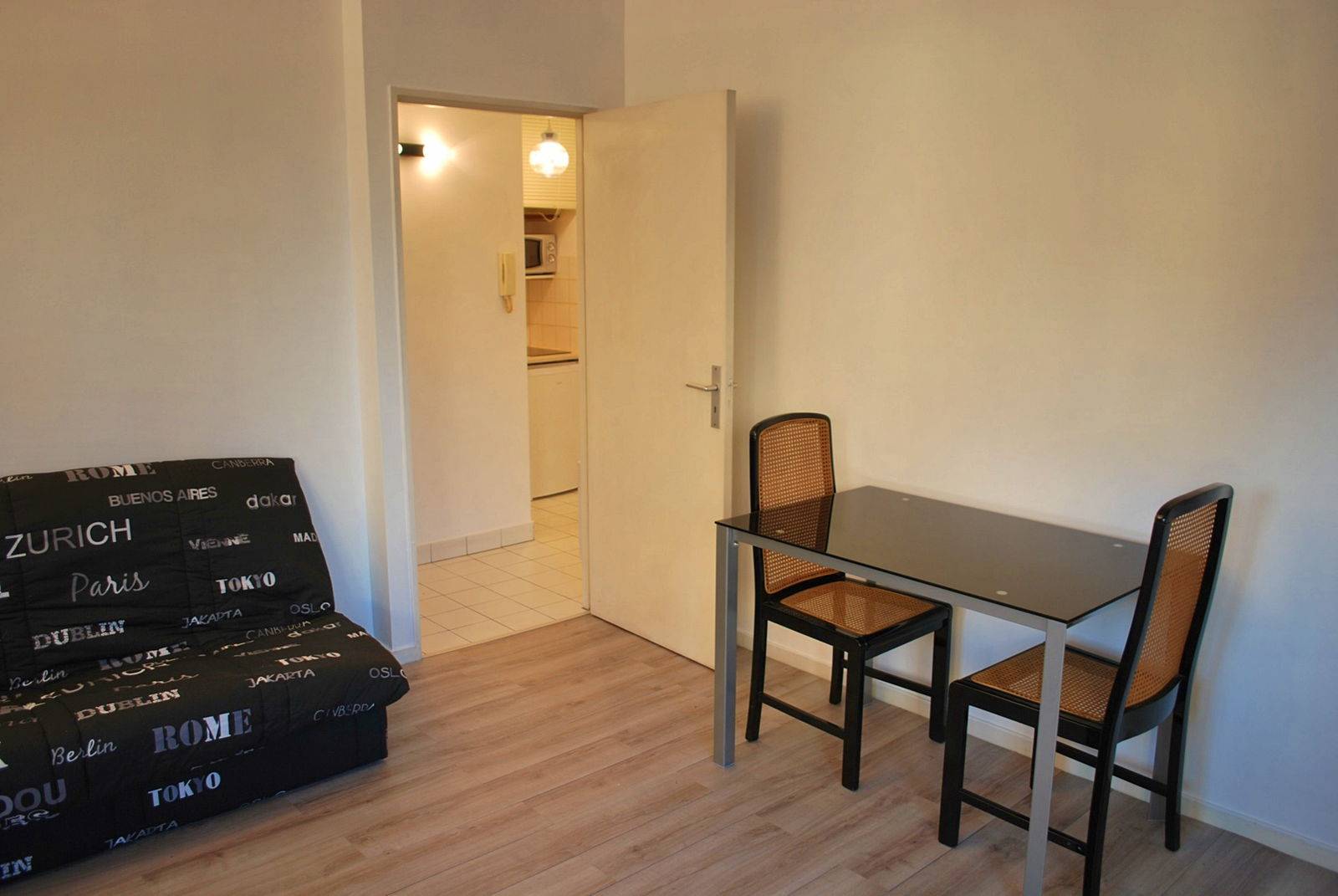 Loue studio meublé très bon état proche La Défense - 25m² - Courbevoie (92)