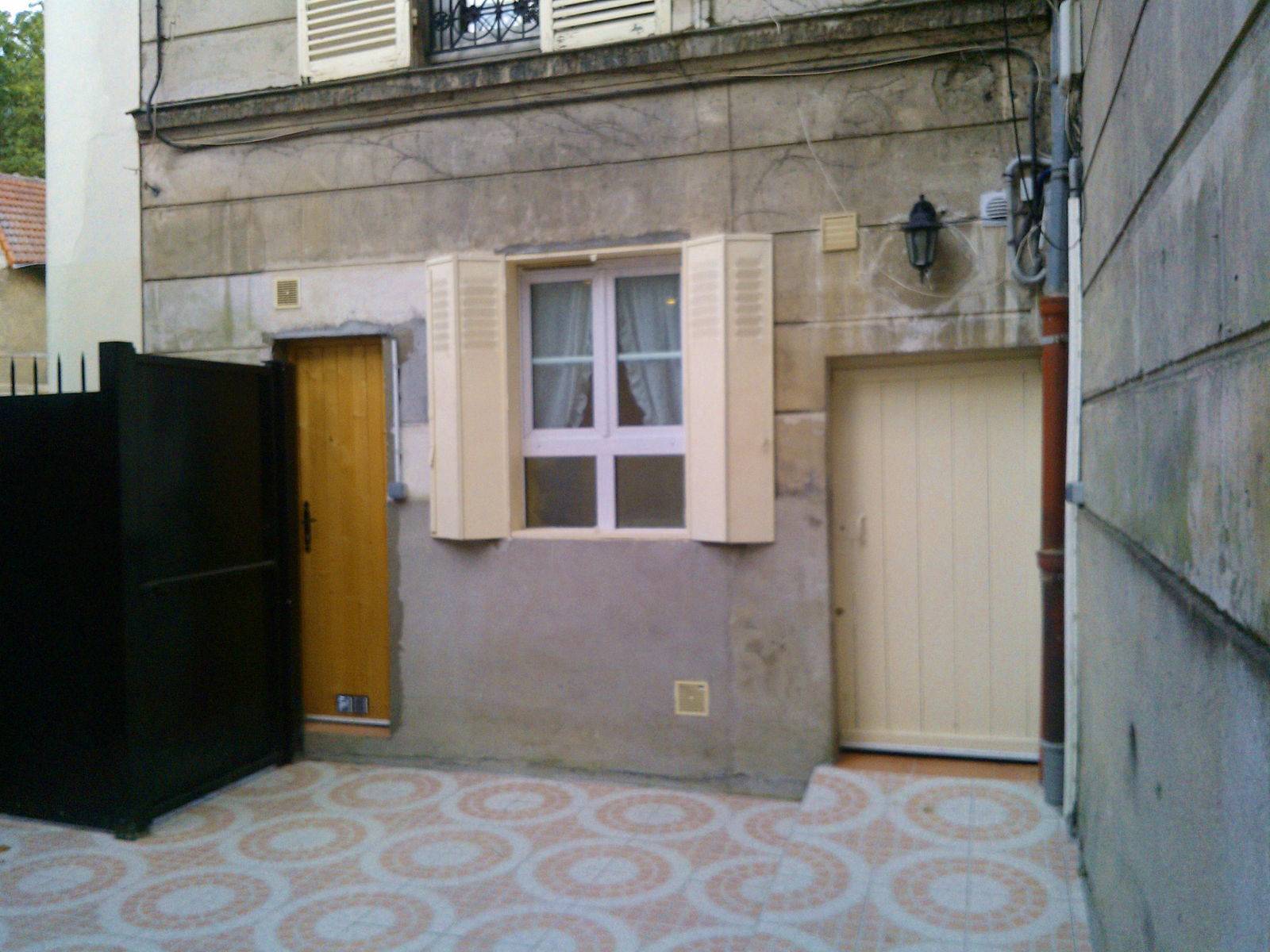Loue studio T1 15m² à Valenton (94) Place de l’Église