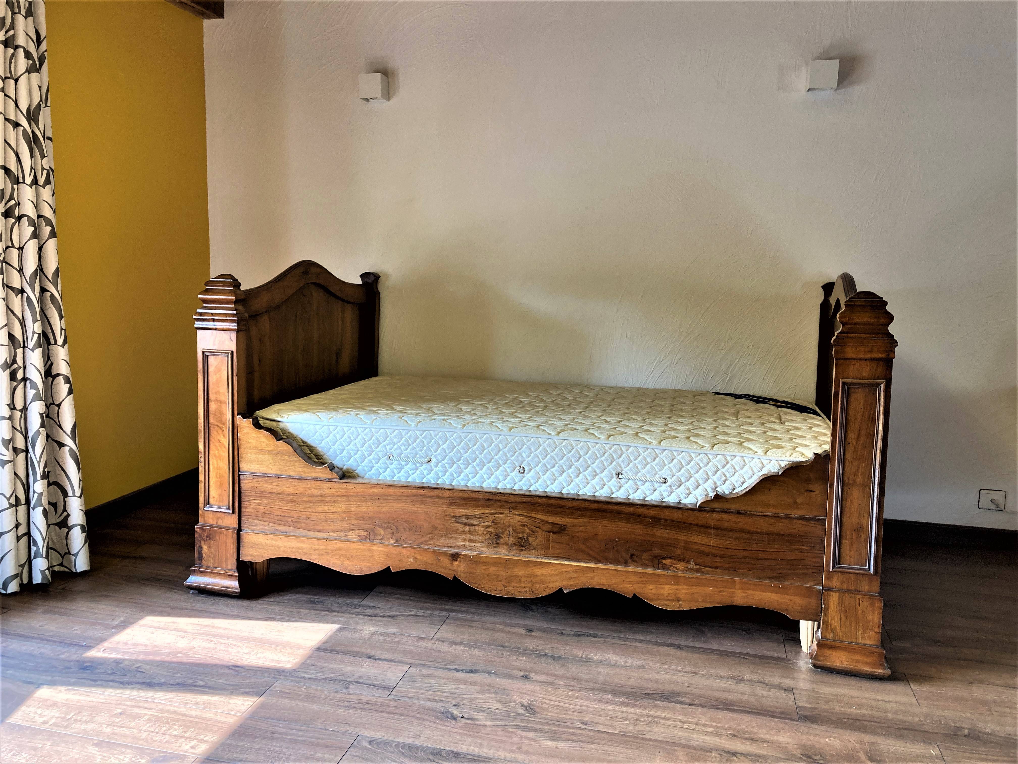 Vends lit style Restauration Louis-Philippe moitié XIXème avec sommier tapissier et matelas