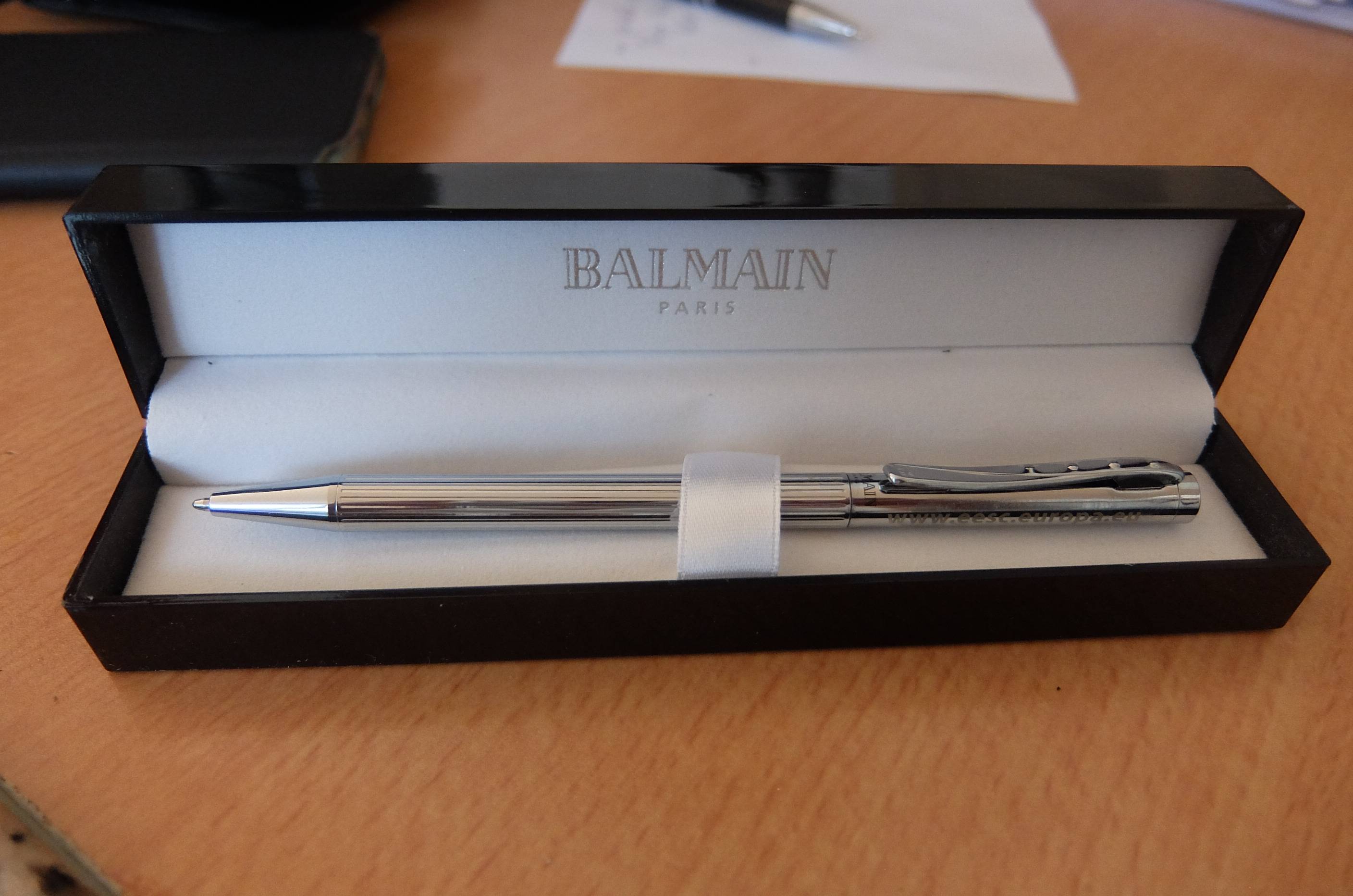 Stylo en acier argent, marque Balmain neuf