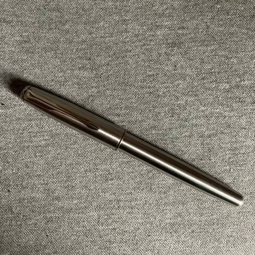 Stylo roller bille Parker sonnet modele essential acier brossé