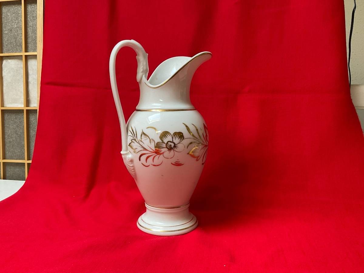 Superbe broc/aiguiere a eau en porcelaine début XIXe siècle Empire