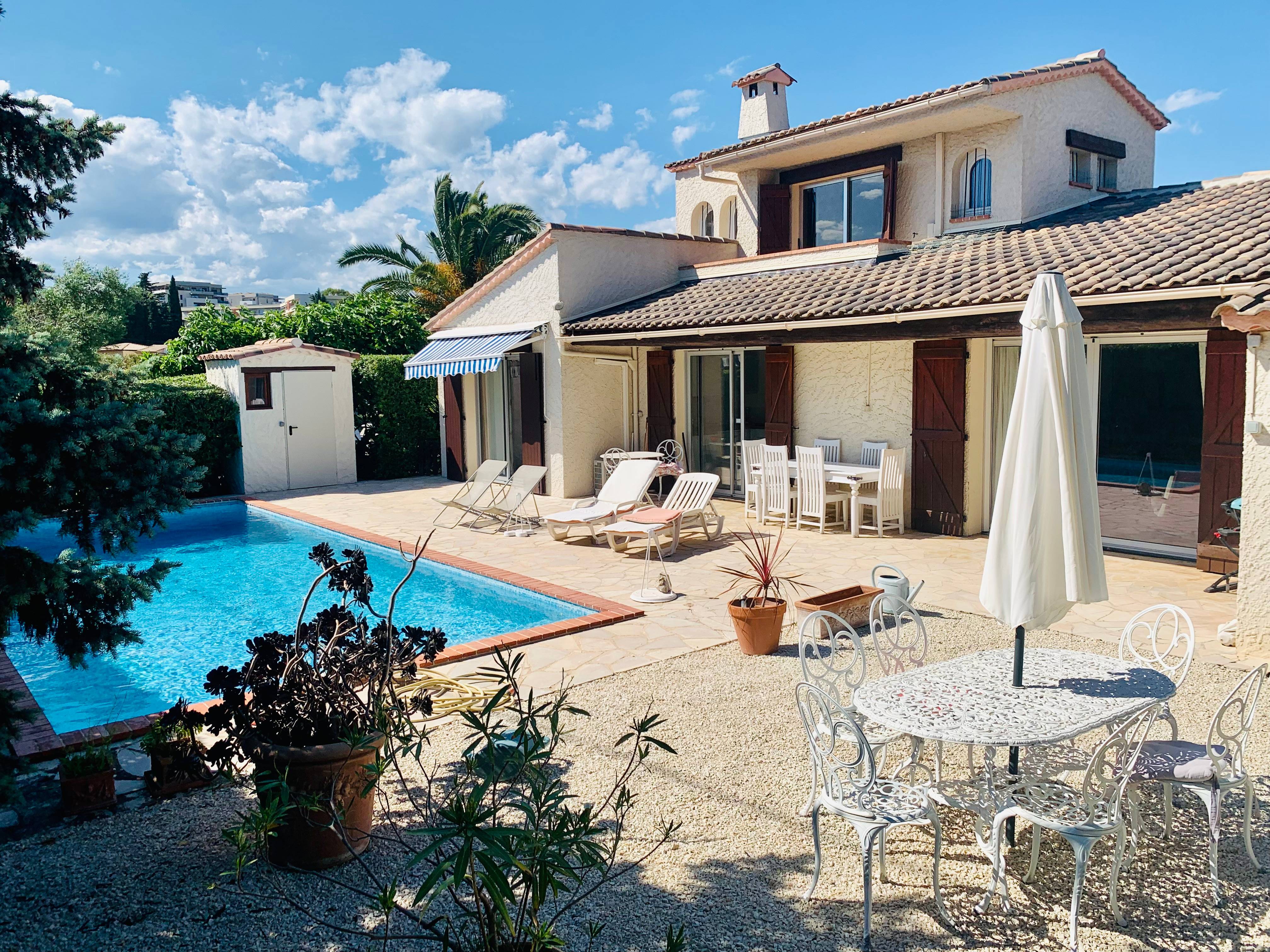 Loue villa avec piscine chauffée - 10 couchages - 5 chambres - Antibes Juan-les-Pins