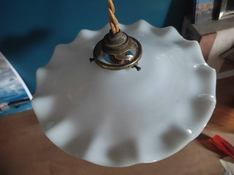 Ancien abat jour opaline blanche Art déco - Antiquités