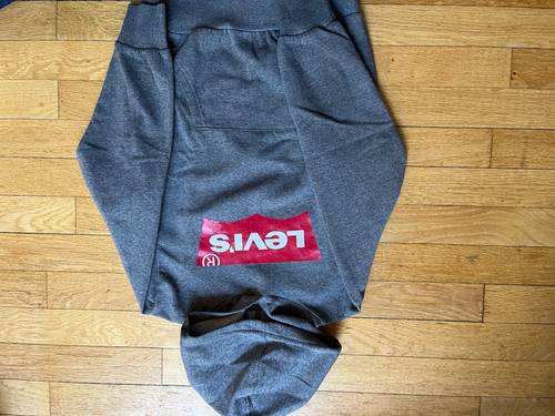 Sweat Levi’s et survêtement Le Coq Sportif 12 ans