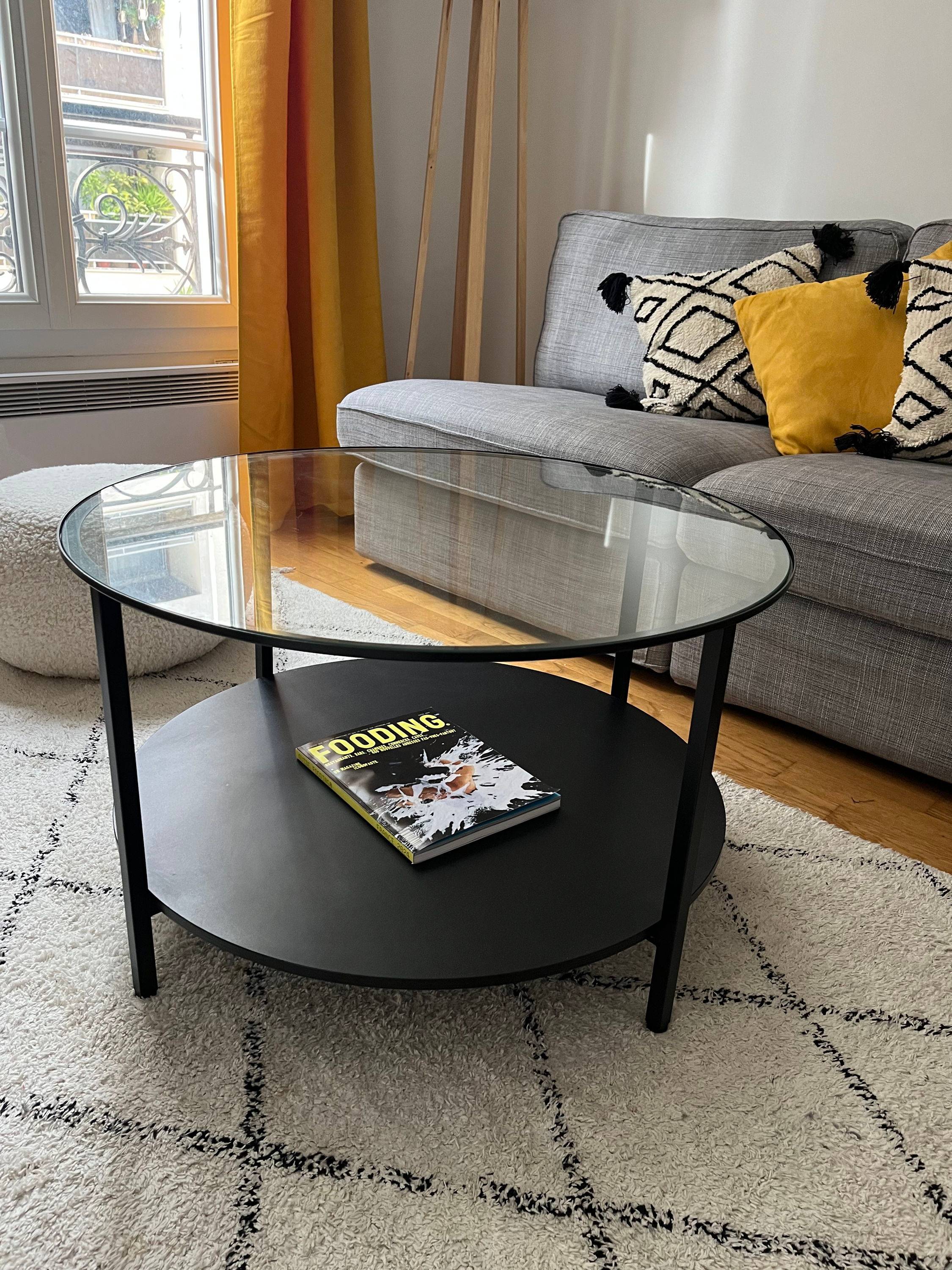 Table basse ronde IKEA noire on Gens de Confiance
