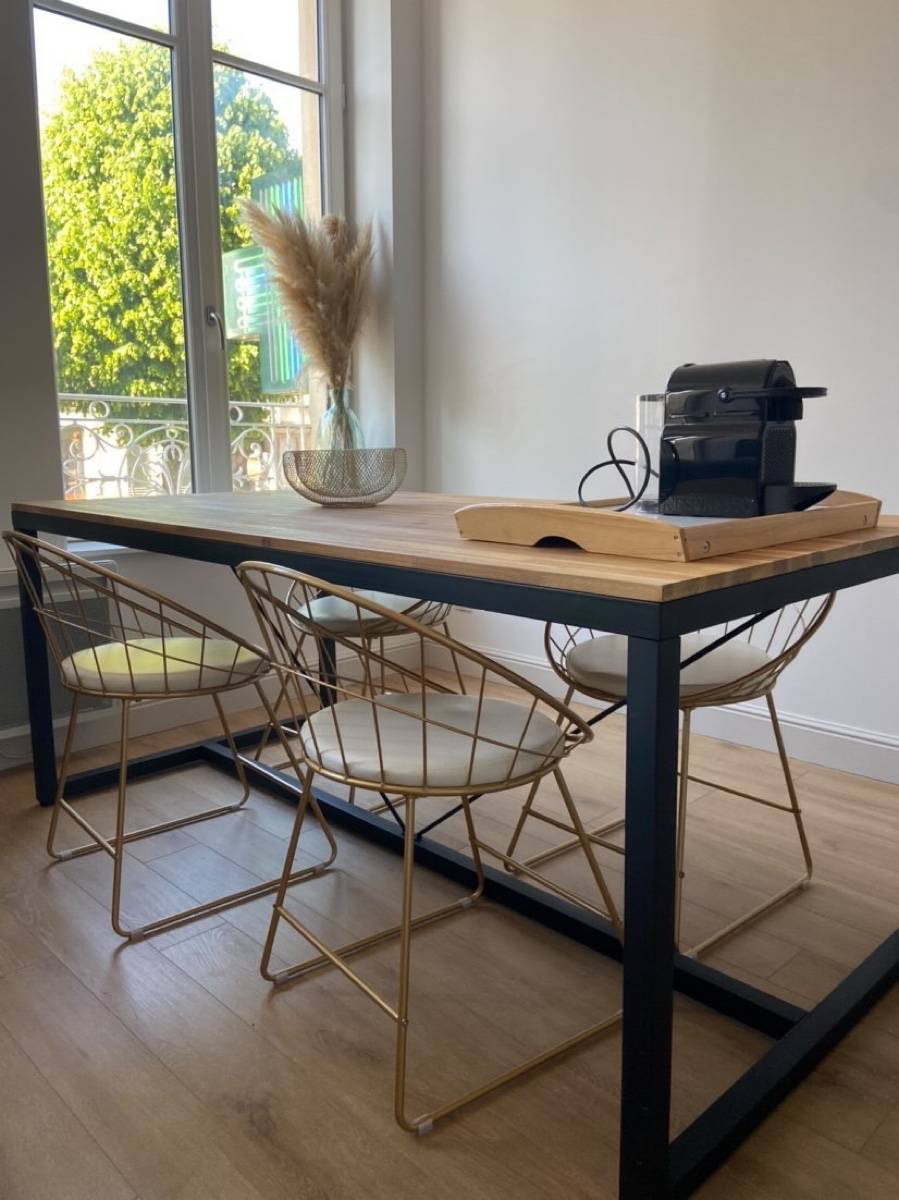 Table en bois Centrakor sur Gens de Confiance