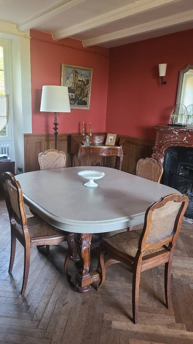 TABLE et 10 chaises cannées