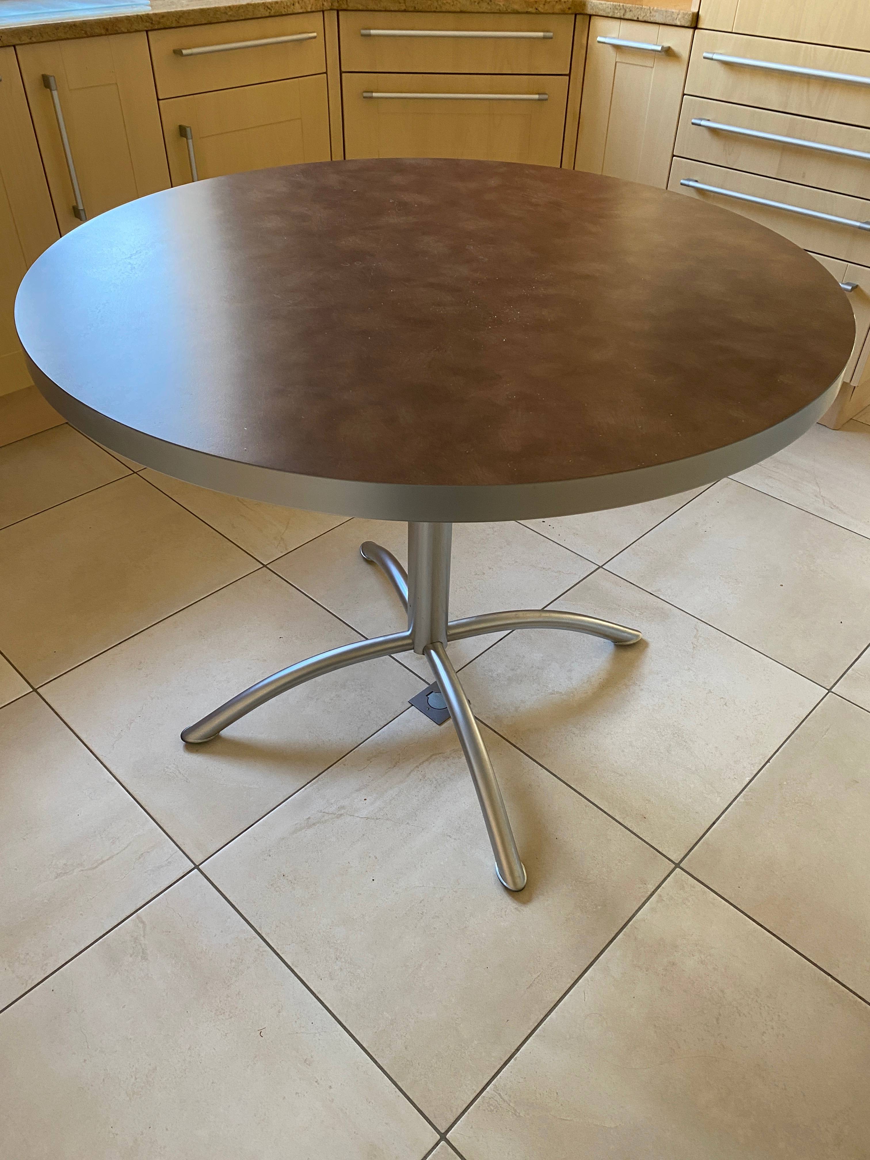 Table et chaises de cuisine