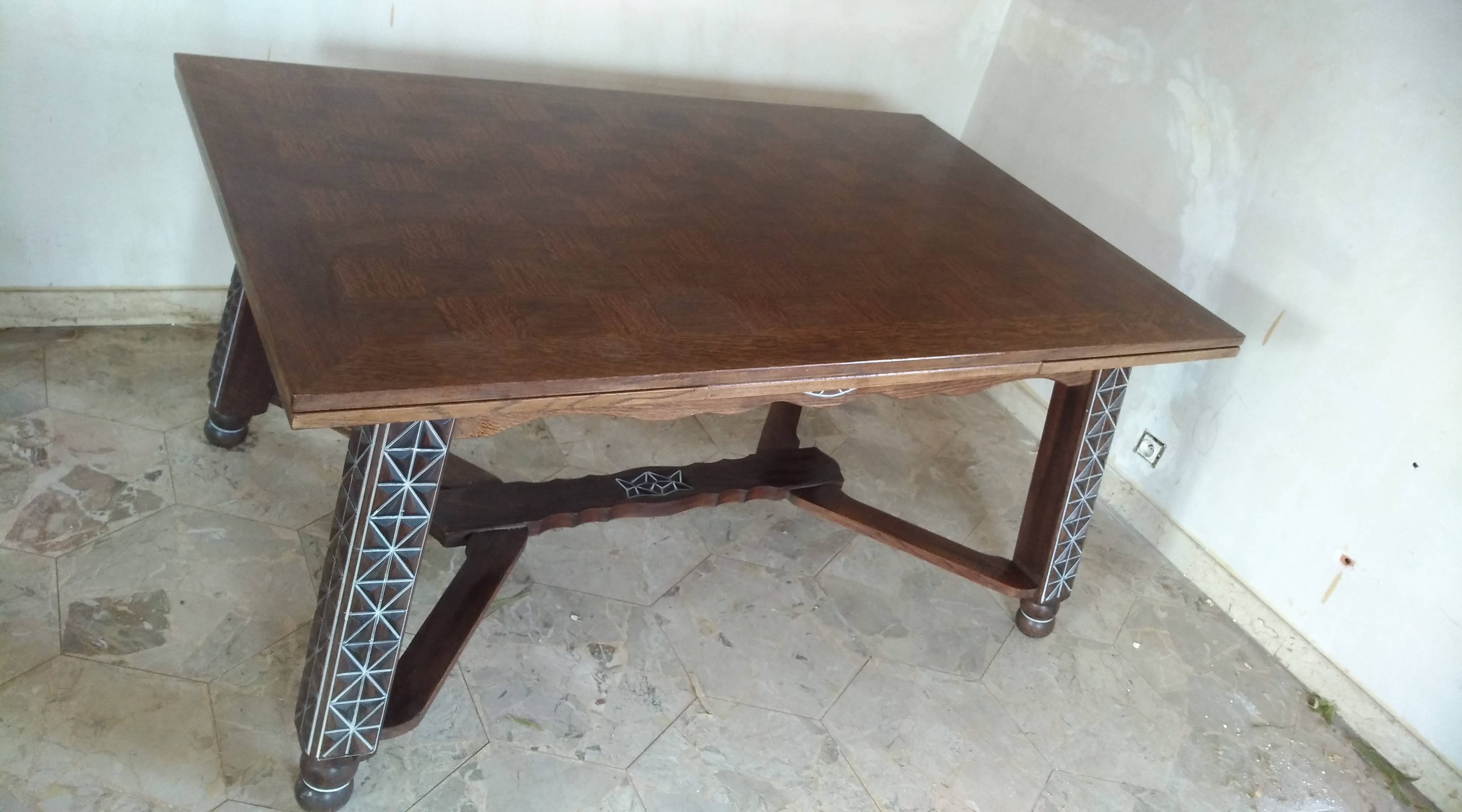 Table décorative ancienne en bois