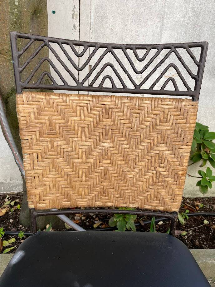 Vends 4 chaises en osier et métal noir