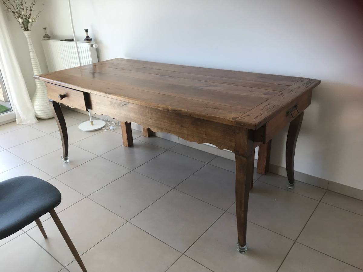 Vends table de ferme, époque Louis XV, très belle pièce d’antiquaire, dimensions 87,5 x 191, possède 2 tiroirs