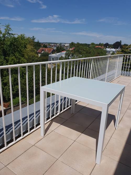 Table de jardin blanche Maisons du Monde démontable 90x90 cm