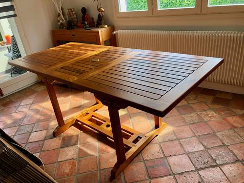 TABLE DE JARDIN EN TECK MASSIF AVEC RALLONGE PAPILLON + 4 TABOURETS EN TECK MASSIF