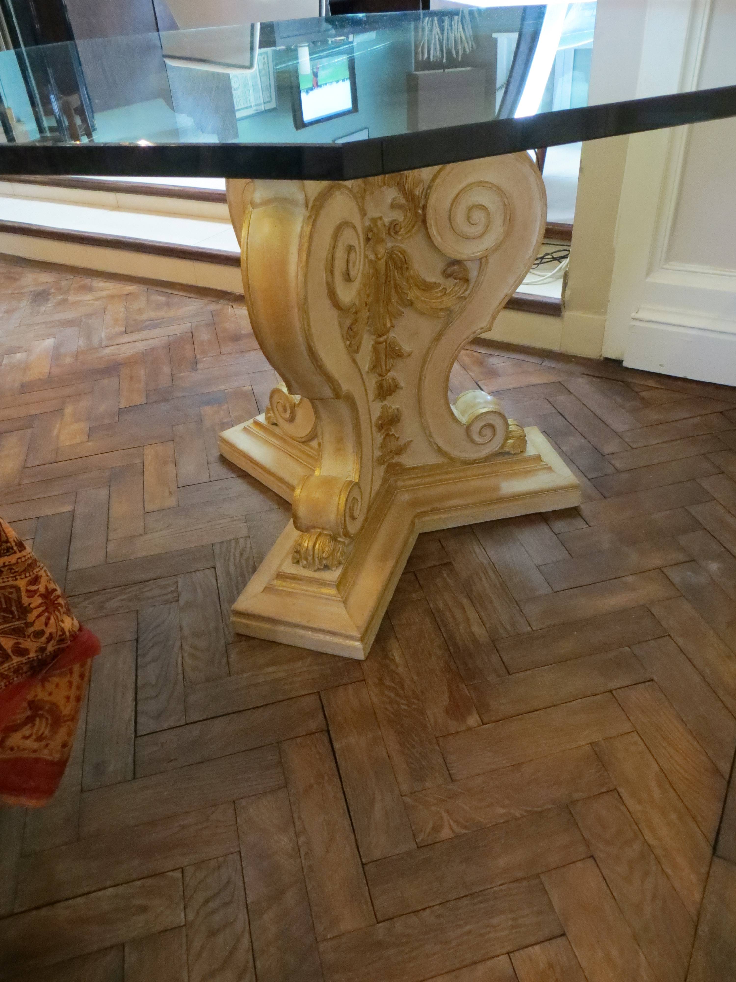 Vends Table Pied Louis XIV - Plateau verre octogonale 130cms
