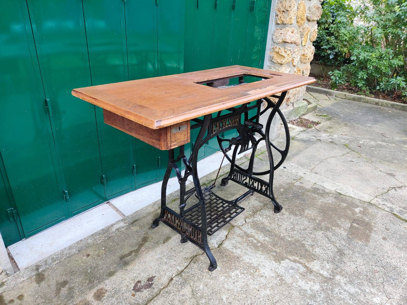 Table de machine à coudre Excelsior