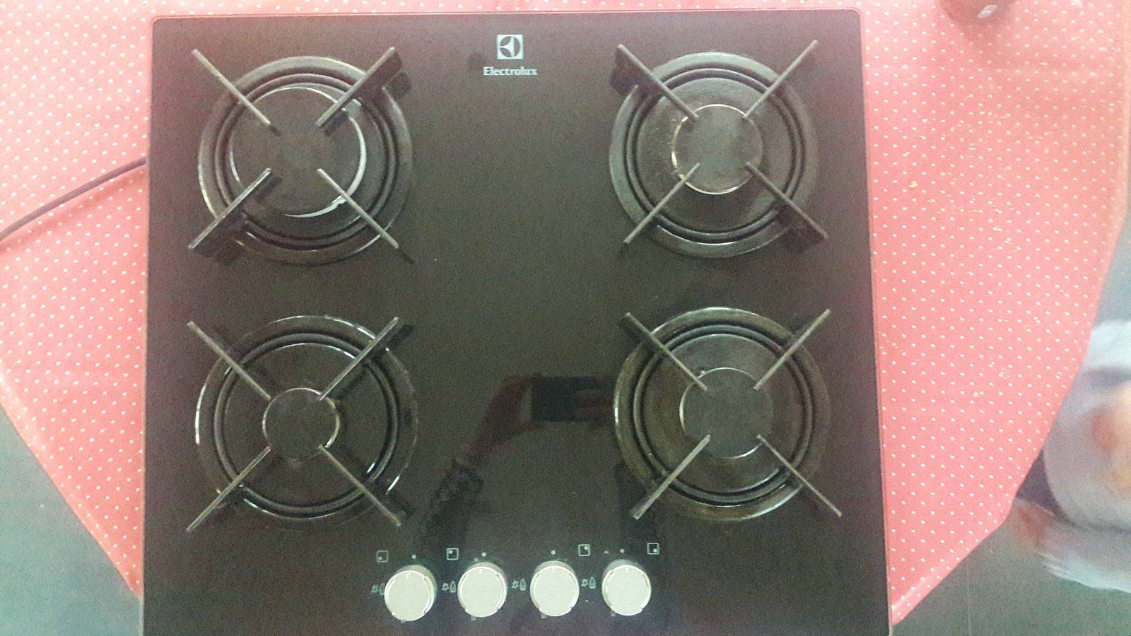 Table plaque de cuisson gaz electrolux on Gens de Confiance