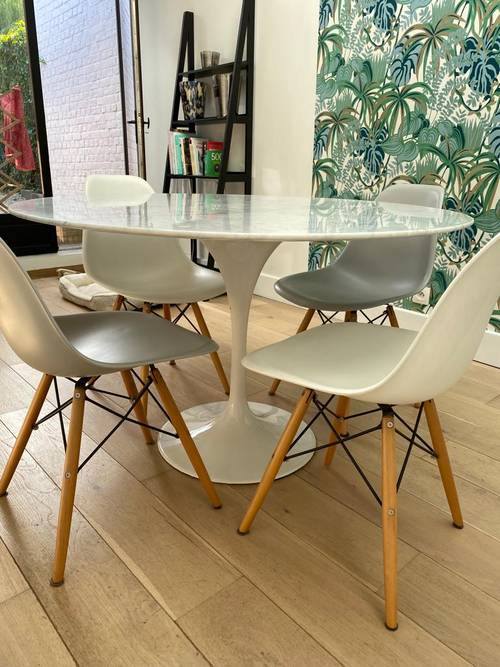 Table ronde en marbre + 4 chaises